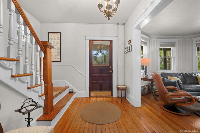 78 Warner Avenue, Roslyn Heights, NY 11577