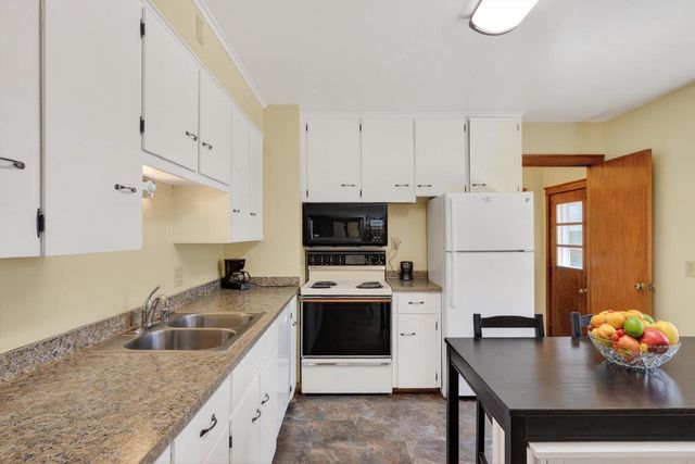 122 Gary Court, Sun Prairie, WI 53590