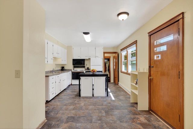 122 Gary Court, Sun Prairie, WI 53590