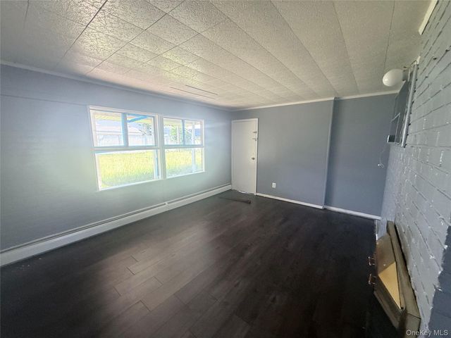 143 Red Maple Drive N, Levittown, NY 11756