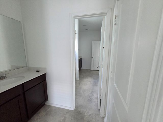 1329 Weatherford LN, Leander, TX 78641