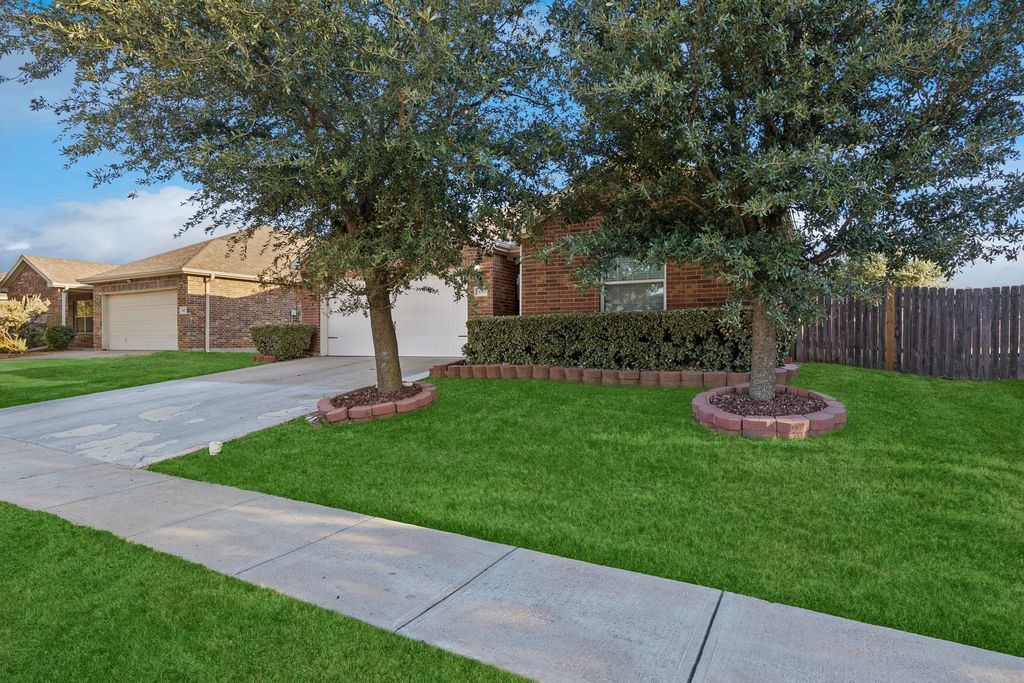 437 Buoy Drive, Crowley, TX 76036 — photo 3