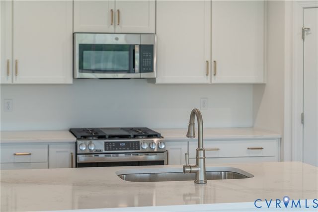 16819 Creek Parke Dr, Moseley, VA 23120