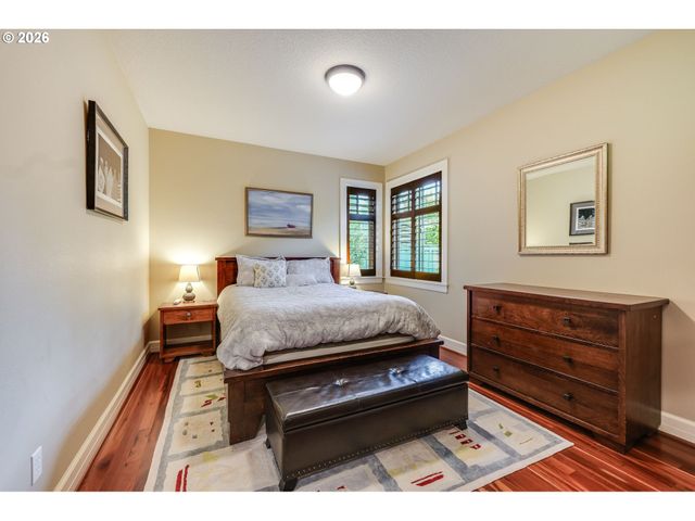 19317 LORNA Ln, Lake Oswego, OR 97035