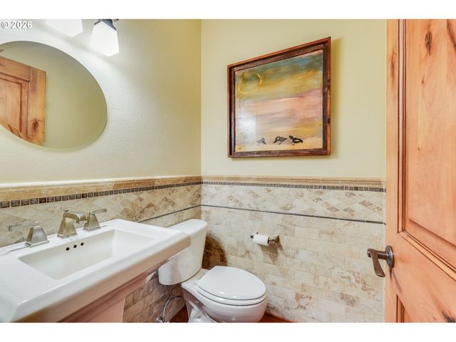 19317 LORNA Ln, Lake Oswego, OR 97035