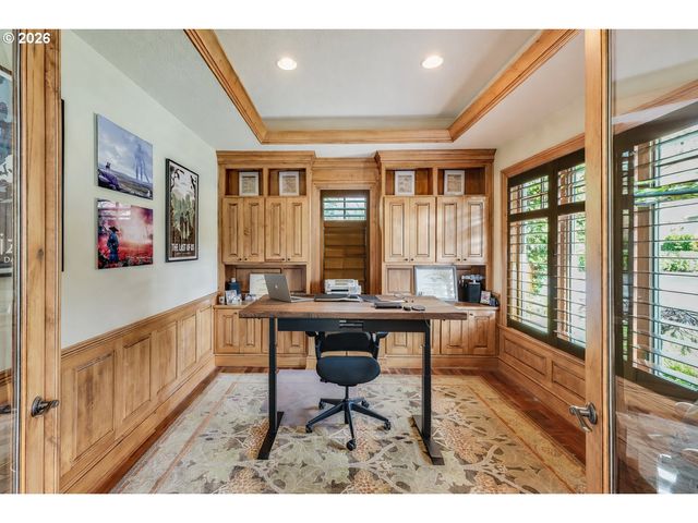 19317 LORNA Ln, Lake Oswego, OR 97035