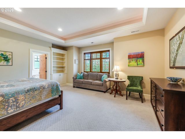 19317 LORNA Ln, Lake Oswego, OR 97035