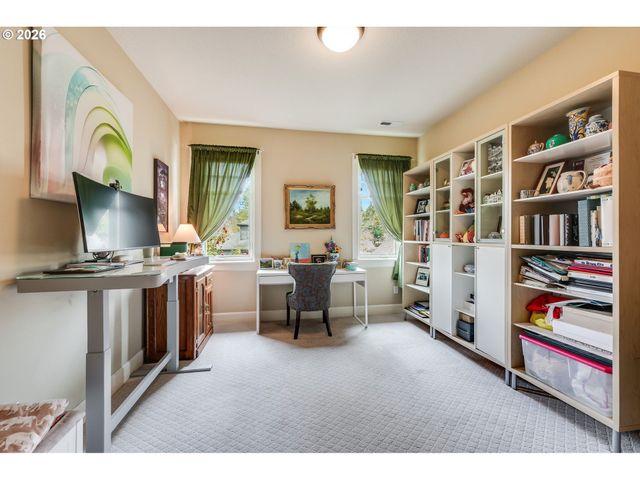 19317 LORNA Ln, Lake Oswego, OR 97035