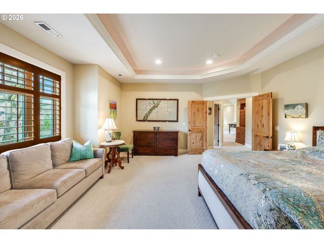 19317 LORNA Ln, Lake Oswego, OR 97035