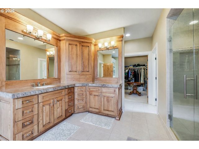 19317 LORNA Ln, Lake Oswego, OR 97035