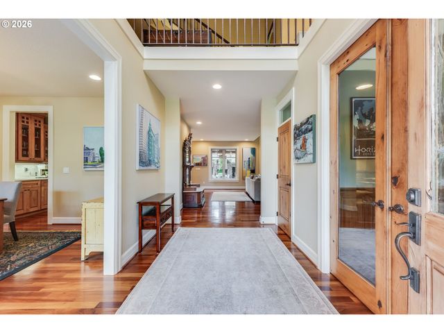 19317 LORNA Ln, Lake Oswego, OR 97035