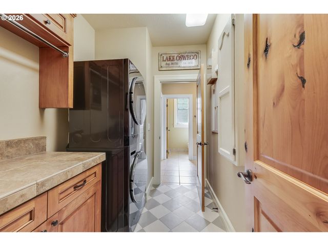 19317 LORNA Ln, Lake Oswego, OR 97035