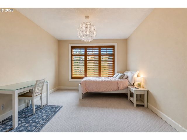 19317 LORNA Ln, Lake Oswego, OR 97035