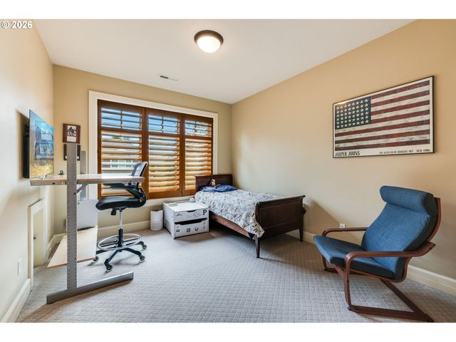 19317 LORNA Ln, Lake Oswego, OR 97035