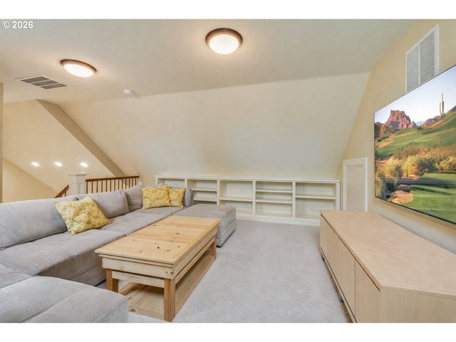 19317 LORNA Ln, Lake Oswego, OR 97035