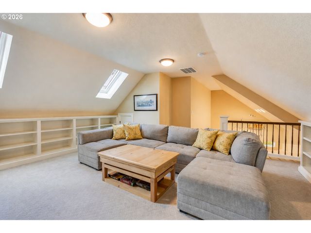 19317 LORNA Ln, Lake Oswego, OR 97035