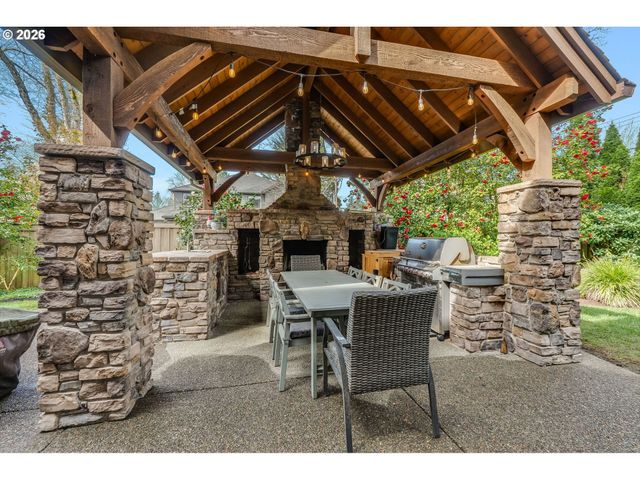 19317 LORNA Ln, Lake Oswego, OR 97035