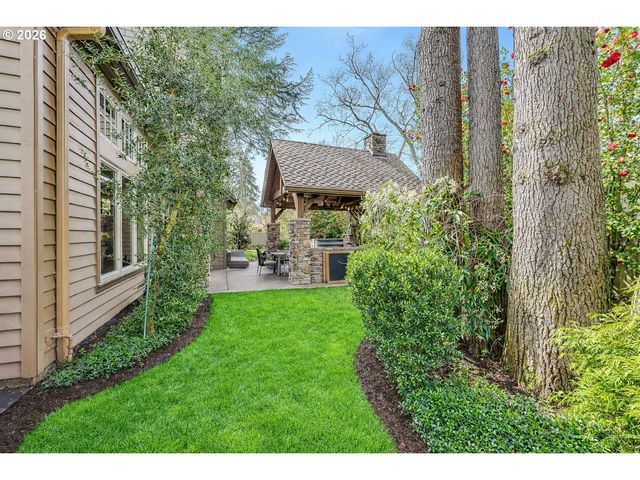 19317 LORNA Ln, Lake Oswego, OR 97035