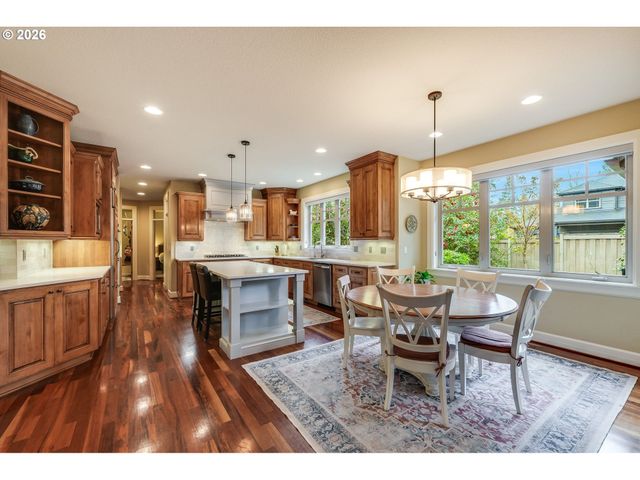 19317 LORNA Ln, Lake Oswego, OR 97035