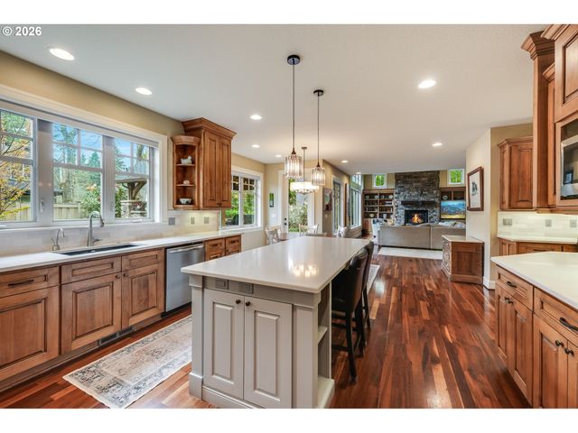 19317 LORNA Ln, Lake Oswego, OR 97035