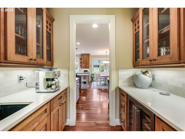 19317 LORNA Ln, Lake Oswego, OR 97035