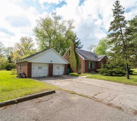 9282 Wayne Road, Romulus, MI 48174