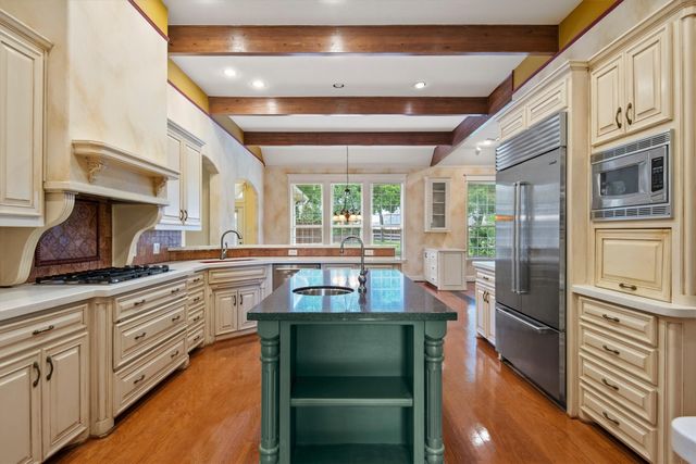 2202 Somerset, Midlothian, TX 76065