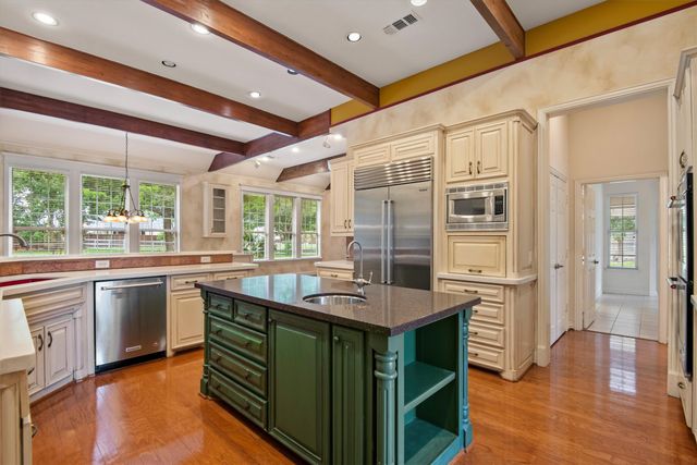 2202 Somerset, Midlothian, TX 76065