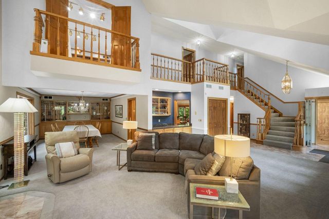 14700 W Fleetwood LANE, New Berlin, WI 53151