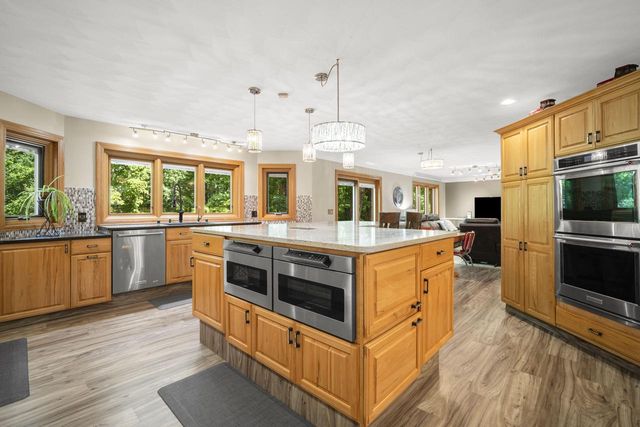 14700 W Fleetwood LANE, New Berlin, WI 53151
