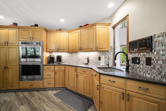 14700 W Fleetwood LANE, New Berlin, WI 53151