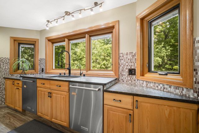 14700 W Fleetwood LANE, New Berlin, WI 53151