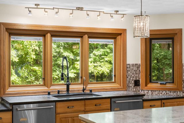 14700 W Fleetwood LANE, New Berlin, WI 53151