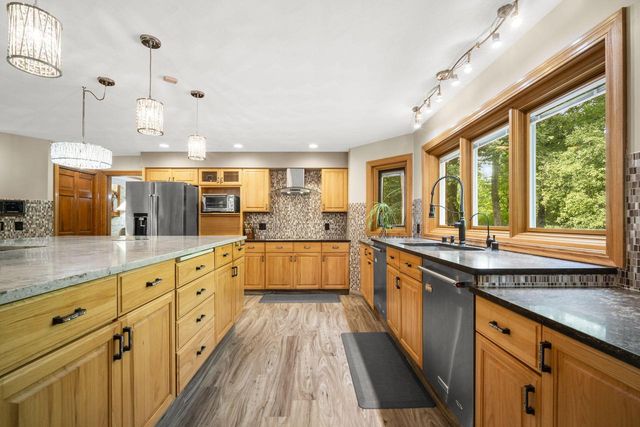 14700 W Fleetwood LANE, New Berlin, WI 53151