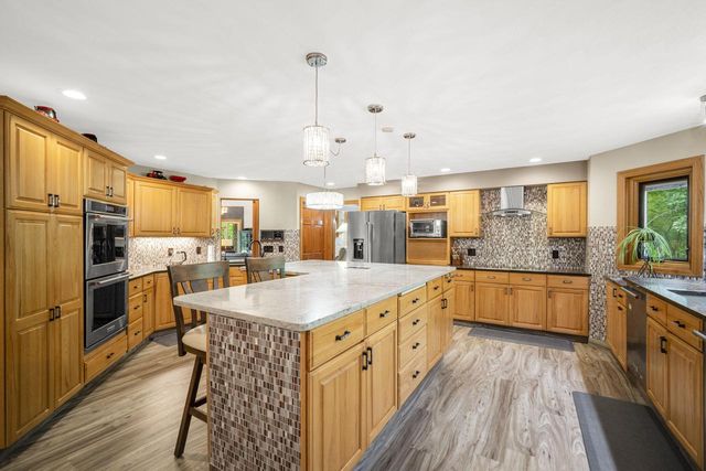 14700 W Fleetwood LANE, New Berlin, WI 53151