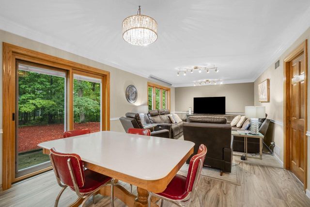 14700 W Fleetwood LANE, New Berlin, WI 53151