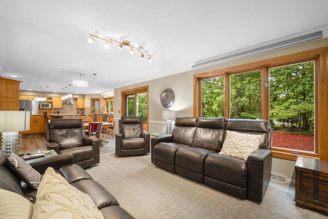 14700 W Fleetwood LANE, New Berlin, WI 53151