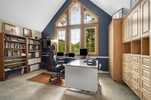 14700 W Fleetwood LANE, New Berlin, WI 53151