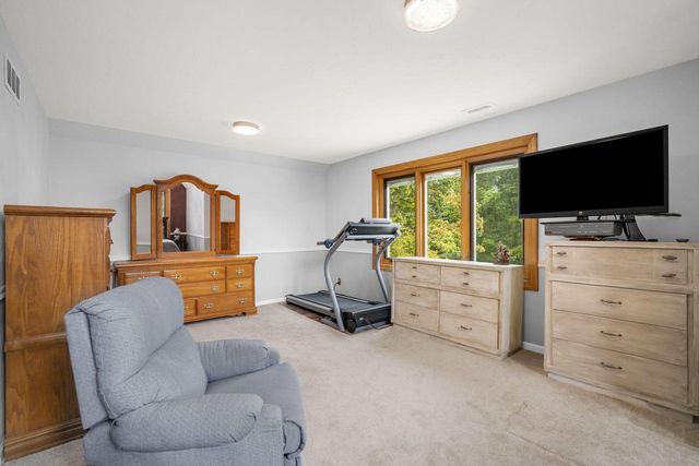 14700 W Fleetwood LANE, New Berlin, WI 53151