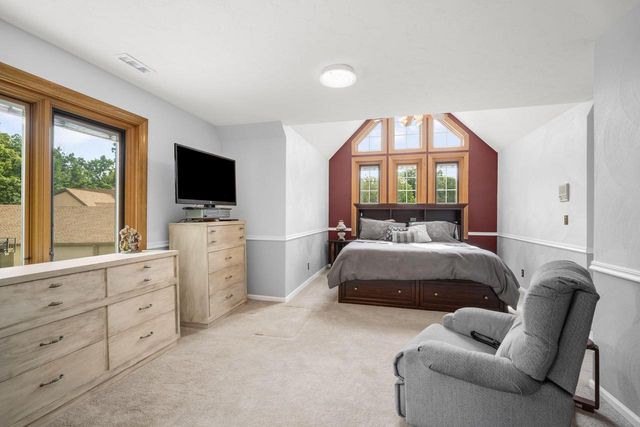 14700 W Fleetwood LANE, New Berlin, WI 53151