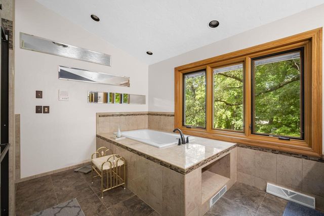 14700 W Fleetwood LANE, New Berlin, WI 53151