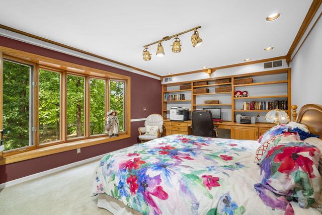 14700 W Fleetwood LANE, New Berlin, WI 53151