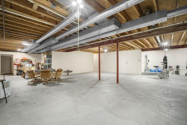 14700 W Fleetwood LANE, New Berlin, WI 53151