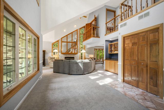 14700 W Fleetwood LANE, New Berlin, WI 53151