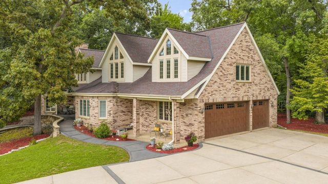 14700 W Fleetwood LANE, New Berlin, WI 53151