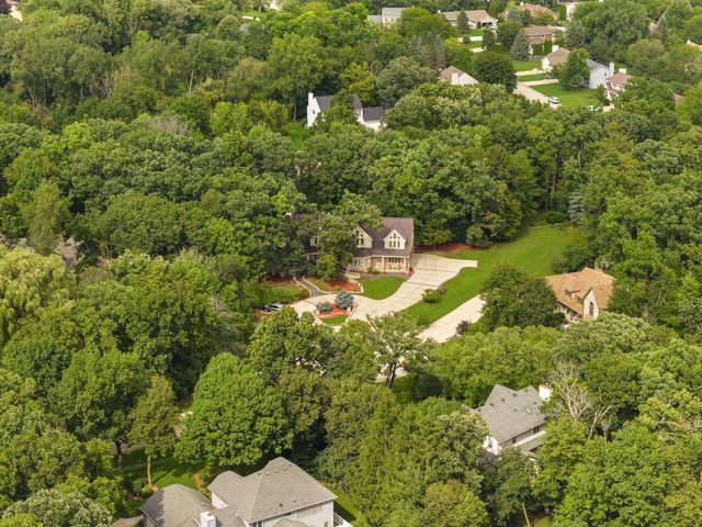 14700 W Fleetwood LANE, New Berlin, WI 53151