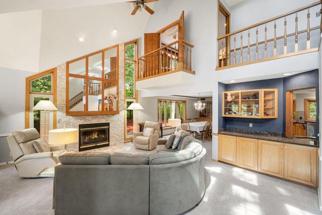 14700 W Fleetwood LANE, New Berlin, WI 53151
