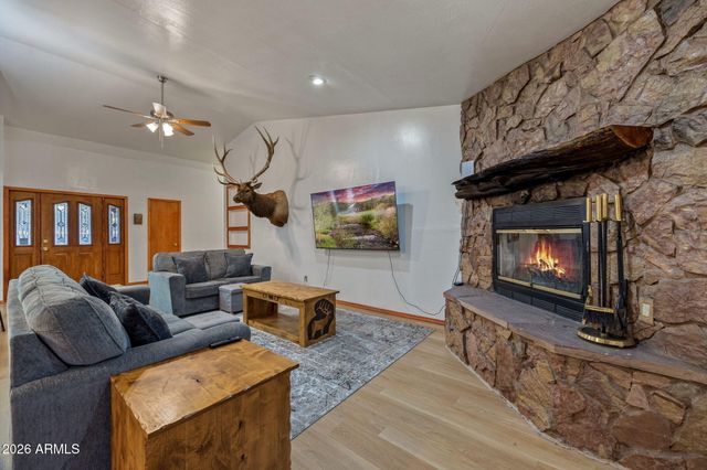 2202 FOREST PARK Drive, Overgaard, AZ 85933