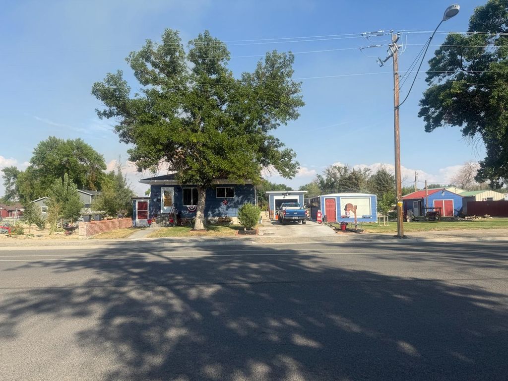 527 Shoshone Ave, Lovell, WY 82431 photo 1