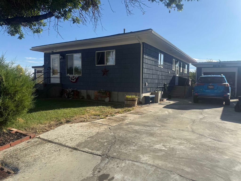 527 Shoshone Ave, Lovell, WY 82431 photo 3